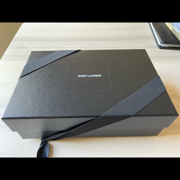 Yves Saint Laurent - Picture 7 of 7